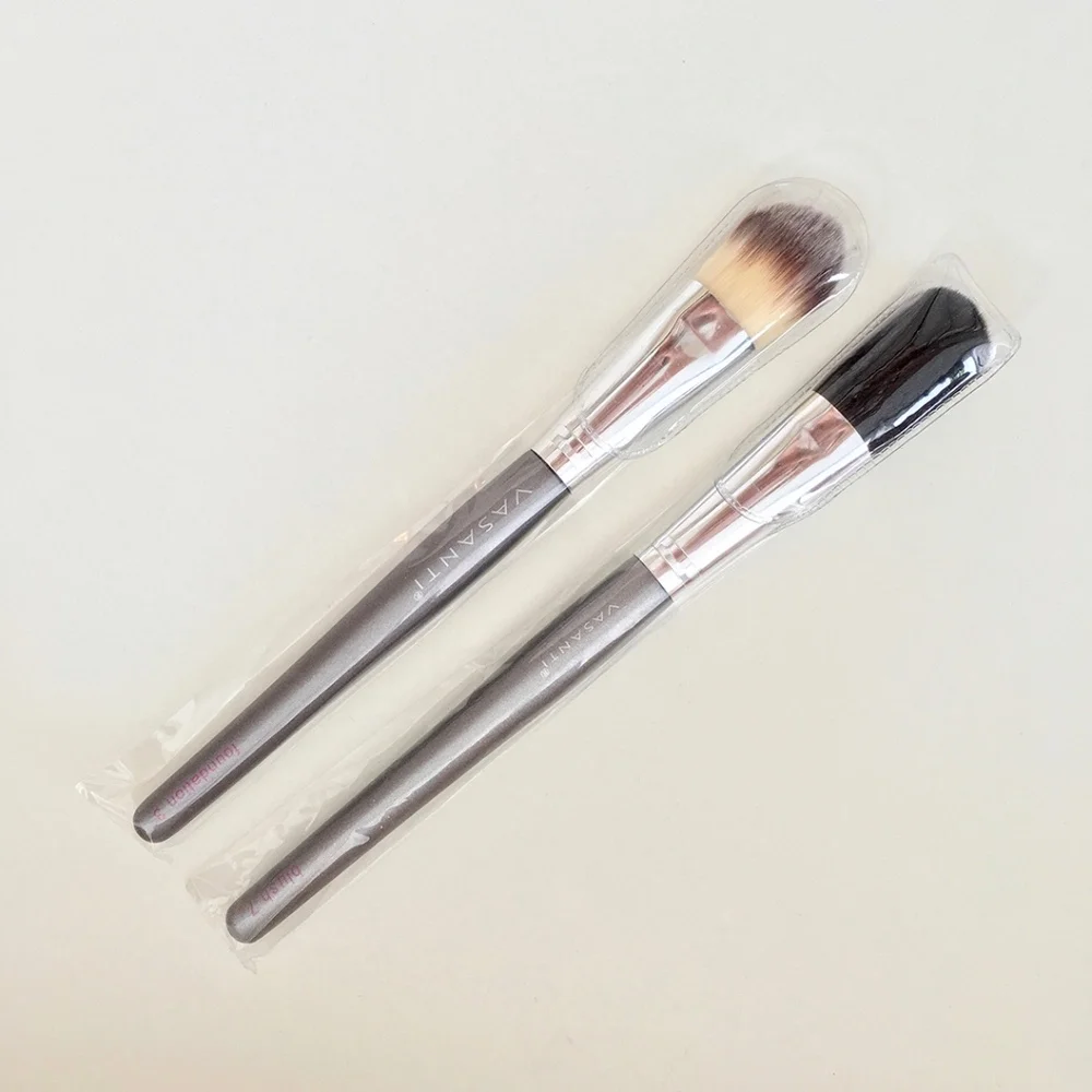 $64 VALUE 2 X VASANTI BRUSHES FOUNDATION BRUSH + BLUSH BRUSH NEW IN WRAP